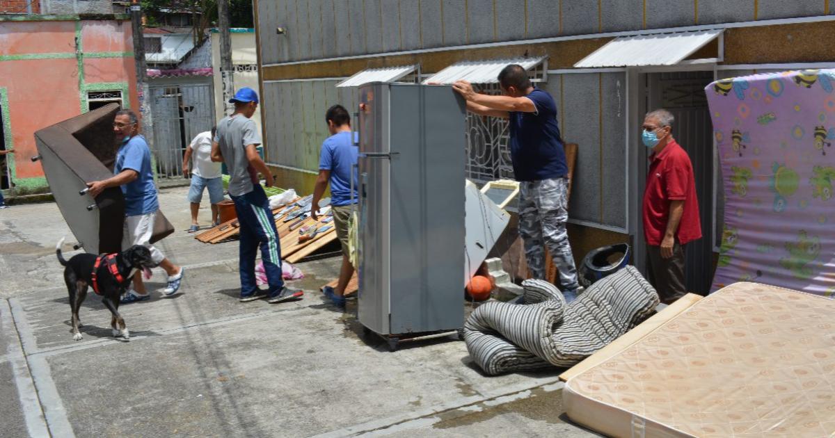 El agua les quita el sueño en barrio de Ibagué Alcaldía tumbó un muro