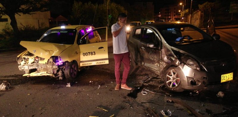 Fuerte Choque Entre Taxi Y Vehículo Particular Dejó Dos Heridos