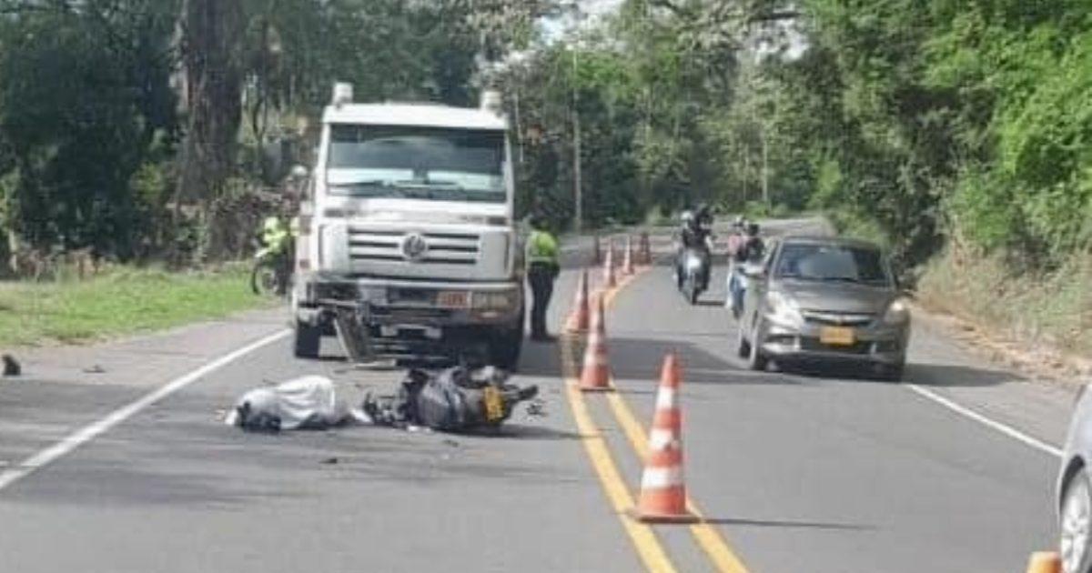 Motociclista murió tras estrellarse contra un carrotanque en concurrida