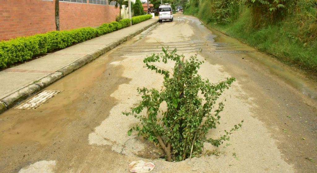 Frente a la entrada del conjunto Veracruz nació un hueco. Suministrada para Q'hubo.