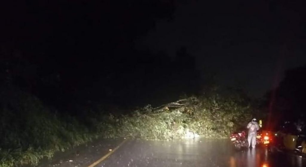 Derrumbes y emergencias en la vía a Calarcá. Fotos suministradas.