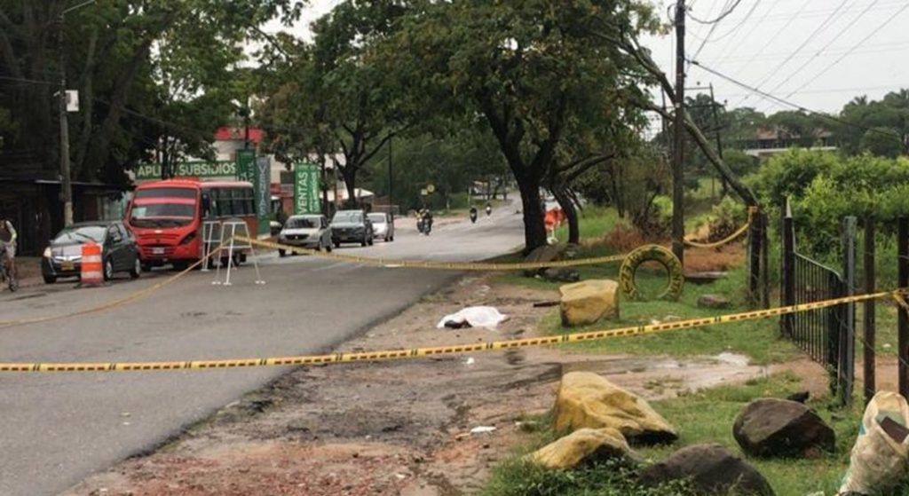 El cuerpo de la víctima quedó tendido en el sitio de los hechos. Foto suministradas para Q'hubo.