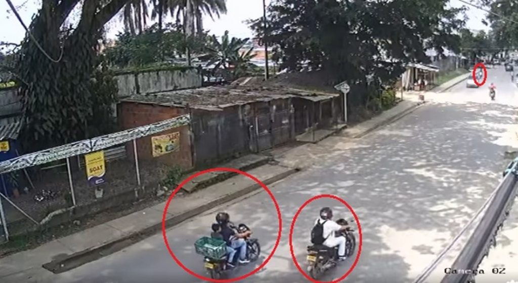 Las motos colisionaron de frente. Fotos: Tomadas de video suministrado / Q’hubo.