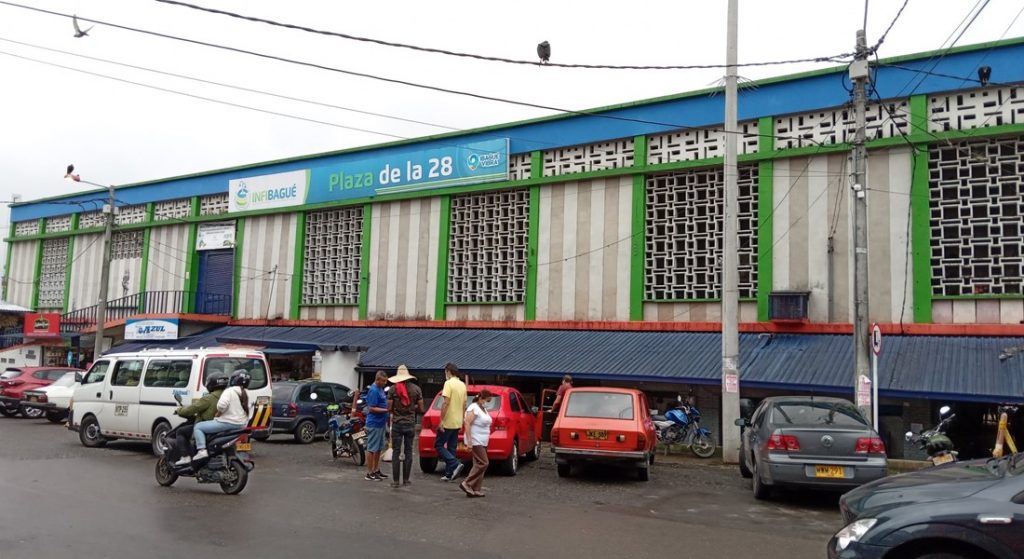 Los comerciantes le piden a Infibagué que le haga mantenimiento a la plaza. Fotos: Suministradas/ Q’Hubo.