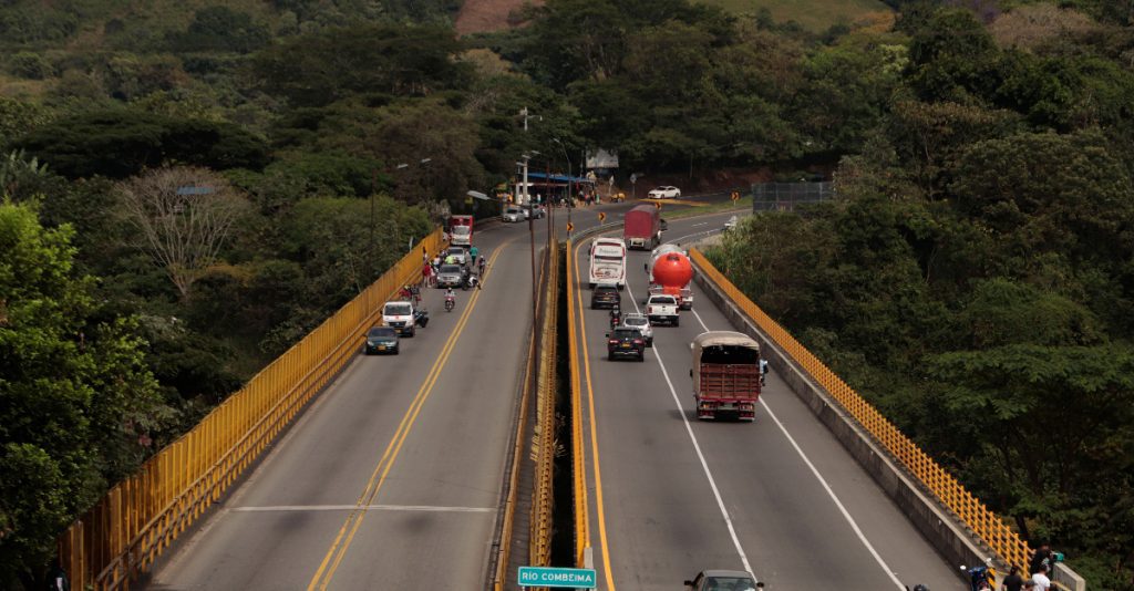 La comunidad ha solicitado instalación de mallas, cámaras de seguridad y rejas en el puente. Foto: Jorge Cuéllar/Q’hubo Ibagué.