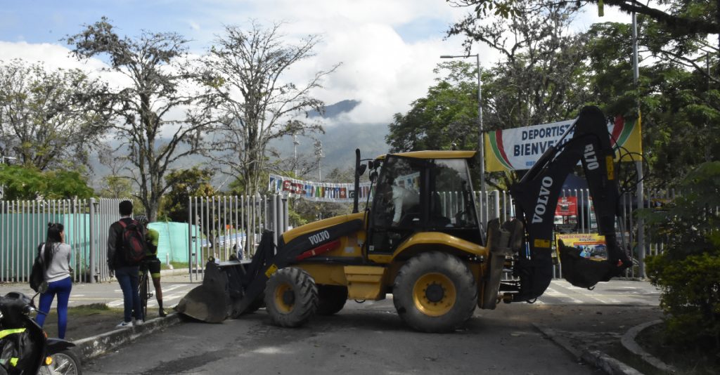 Unos 60 millones de pesos le debe el contratista al gremio volquetero. Fotos Hélmer Parra.